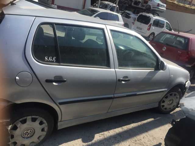 Volkswagen Polo 1997-2002 Çıkma Yedek Sag Gümüş Kapı
